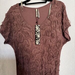 Gorgeous ladies top.